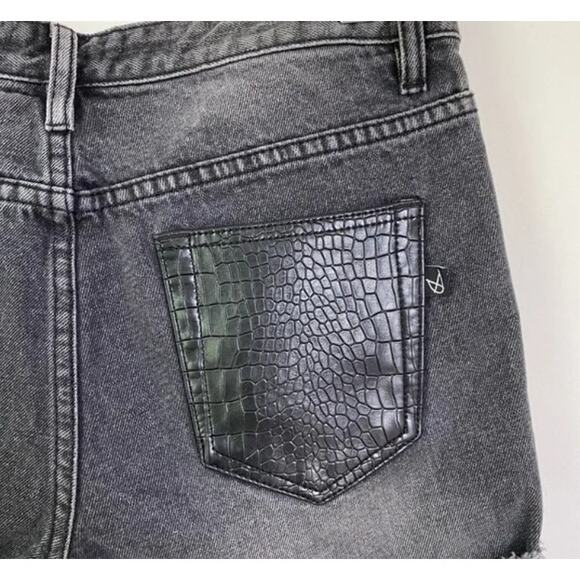 MINKPINK Washed Black Distressed Denim Shorts Small - Picture 5 of 7